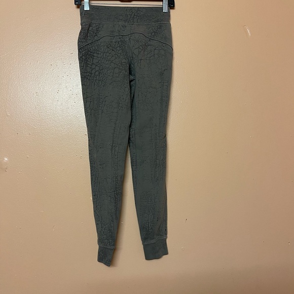 Lululemon Warm Down Jogger Next To New Condition - Picture 3 of 6